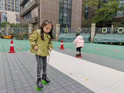 颤颤巍巍走高跷